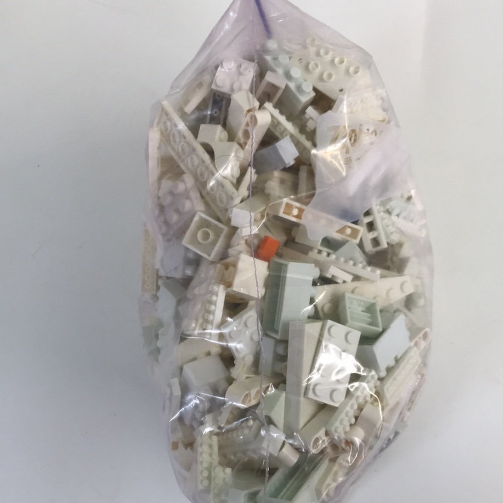 One Gallon Bag of cream & tan LEGO - Picture 2 of 6